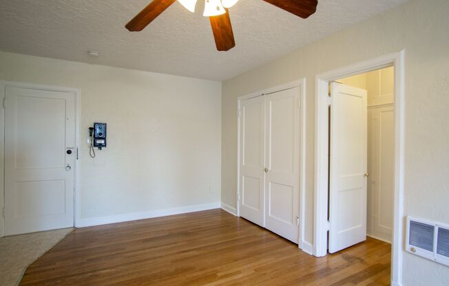 Classic 1928 Building-Warm & Inviting Studio Awaits Your Arrival!