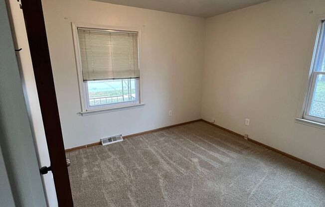 3 beds, 1 bath, $1,400