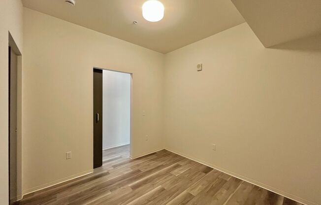 1 bed, 1 bath, 440 sqft, $1,327, Unit 223