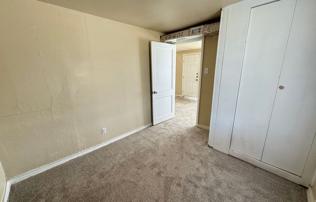 2 beds, 1 bath, $700