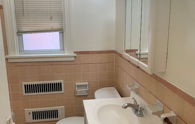1 bed, 1 bath, 819 sqft, $1,650, Unit 104