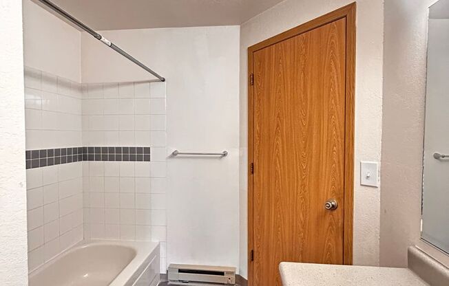 1 bed, 1 bath, 660 sqft, $1,250, Unit H - 074