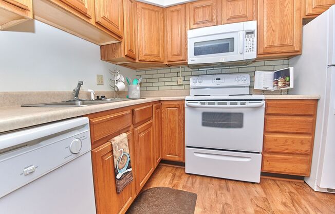 2 beds, 1 bath, 775 sqft, $975, Unit 1227-06