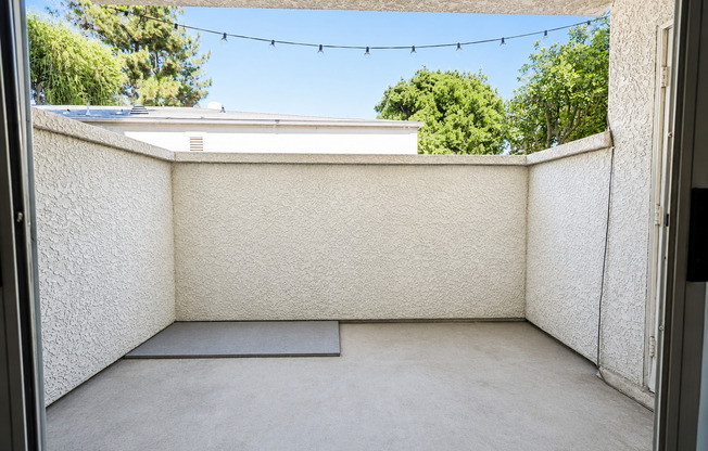 2 Bedroom + 2 Bath Condo in Winnetka