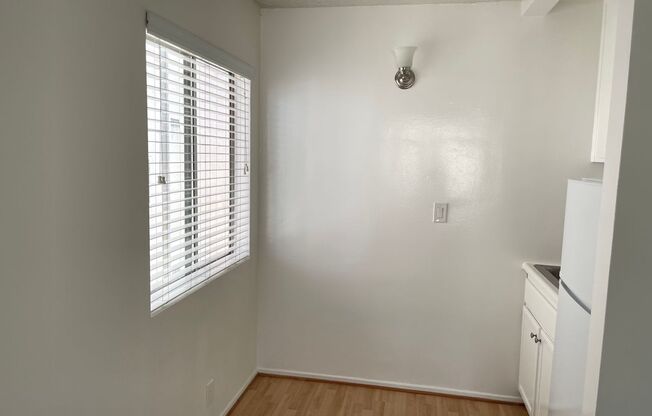 Studio, 1 bath, 360 sqft, $1,650, Unit 40-9