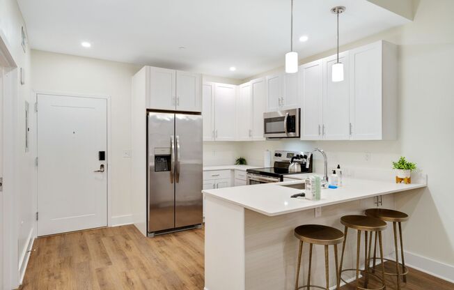 2 beds, 1 bath, 905 sqft, $2,695, Unit 813