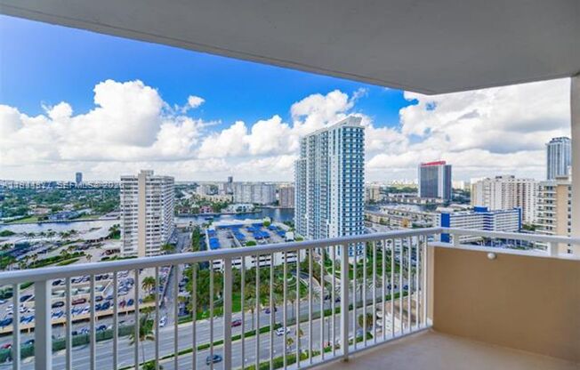 1950 S Ocean Dr #19E, Hallandale Beach, FL 33009
