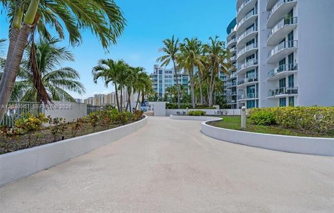 3 beds, 2 baths, $4,300, Unit # 818