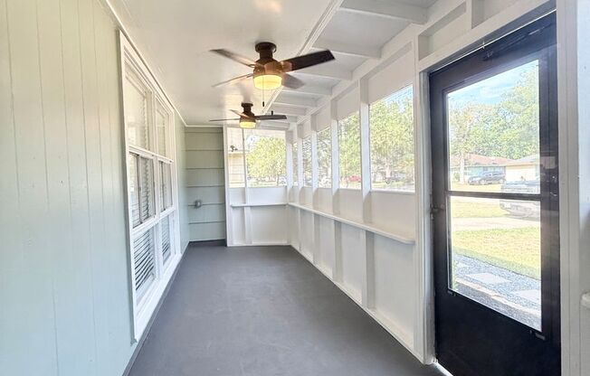 Beautiful & Spacious 3/2/1 Home in Lake Jackson !