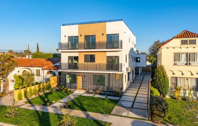 1658 S. Hayworth Ave