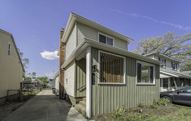 Beautifully Remodeled - 3 Bed / 2 Bath in Woodward Heights