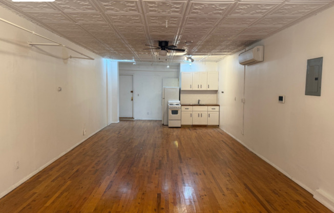 2 beds, 1 bath, $4,500, Unit 2