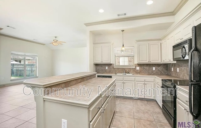 3315 SOUTHLAKE AVE