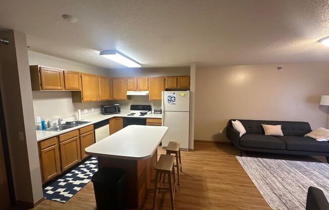 1 bed, 1 bath, 600 sqft, $1,200, Unit 211