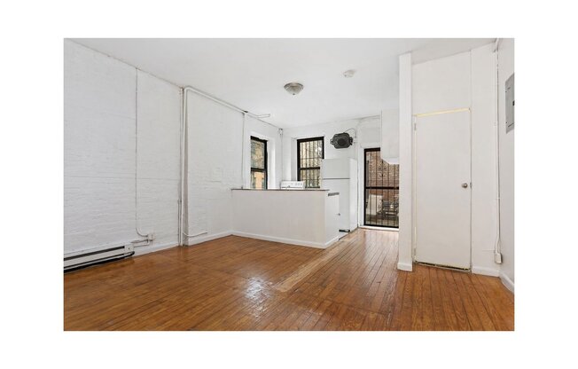 460 W 46 ST