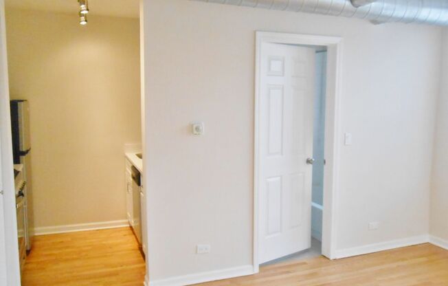 1 bed, 1 bath, 350 sqft, $1,895, Unit 2520-B2