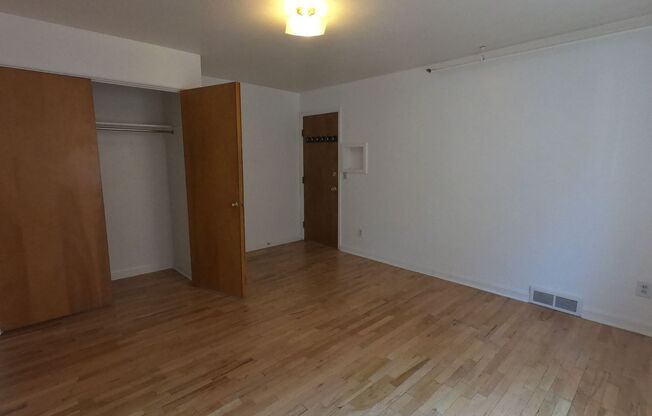 1 bed, 1 bath, $1,750, Unit 4