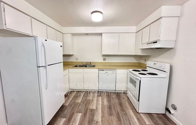 2 beds, 1 bath, 800 sqft, $1,195, Unit 50