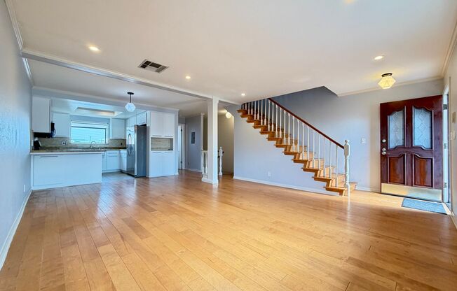 2 Bed / 2.5 Bath Tri-Level Townhome – Gated Community in North Redondo Beach (Torrance PO)