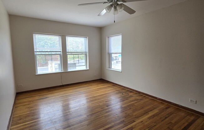 3159 W ARGYLE