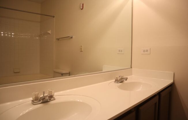 2 beds, 2 baths, 1,033 sqft, $1,649, Unit 21-21104