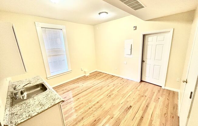 1 bed, 1 bath, 272 sqft, $1,100, Unit 2H