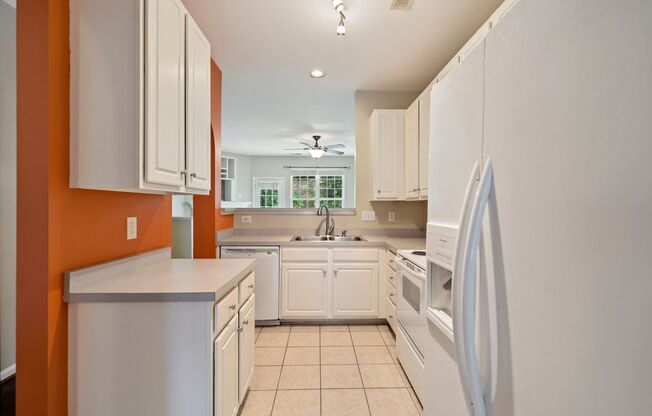 $500 lease signing incentive! Fantastic 2 Bed, 2.5 Bath Townhome in great Raleigh location!