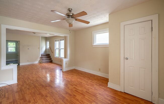 2 beds, 1 bath, $1,350, Unit 1417 N. 6th St.