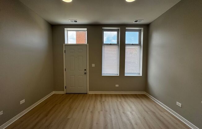 2 beds, 1 bath, $1,850, Unit 4007 #D