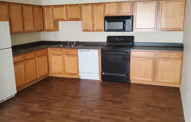 2 beds, 1 bath, 800 sqft, $795, Unit Unit 01