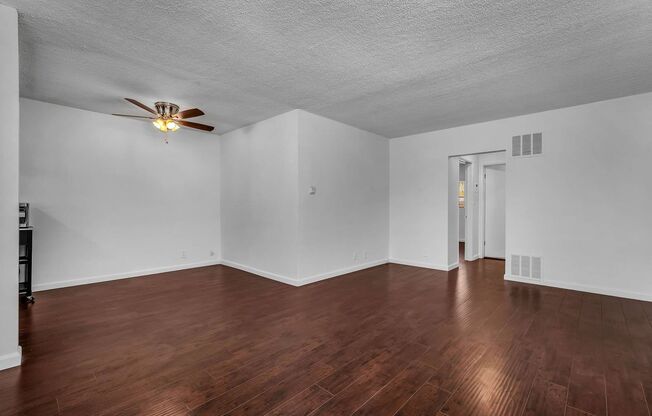 Great unit steps away from Montana!