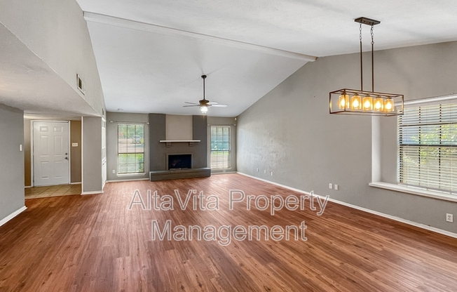 4213 AVON CT