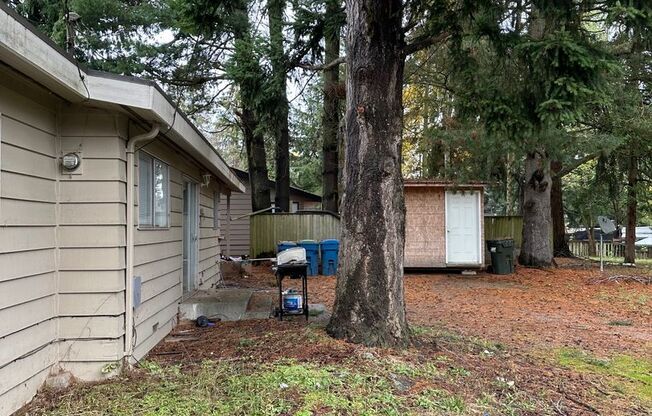 Cozy 3 bedrooms/ 1 bath house in Lynnwood.