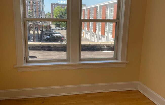 2 beds, 1 bath, 775 sqft, $1,350, Unit 215