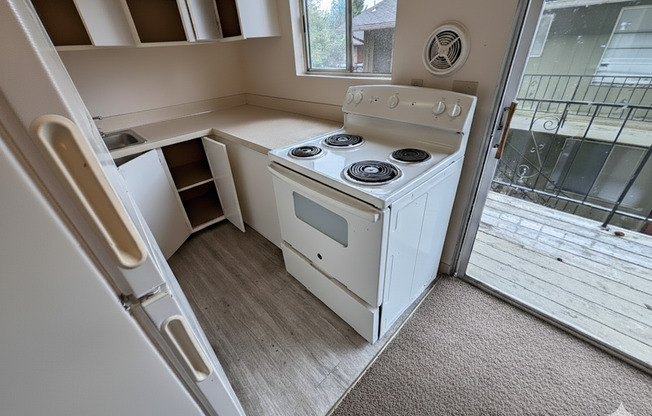 2 beds, 1 bath, 835 sqft, $1,395, Unit 4616 SE Milwaukie #19