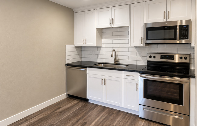 1 bed, 1 bath, 430 sqft, $2,295, Unit 10