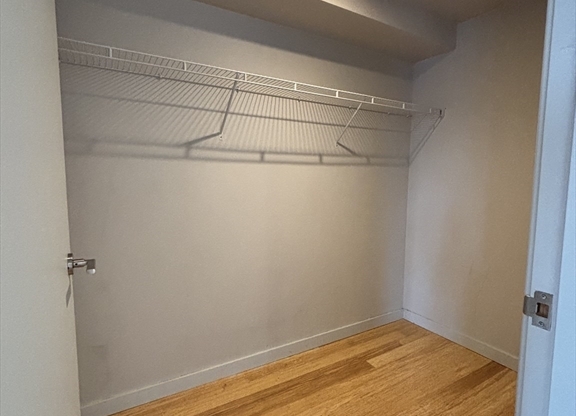 2 beds, 1 bath, 950 sqft, $3,650, Unit #408