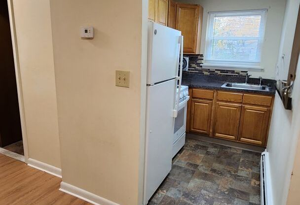 1 bed, 1 bath, $1,600, Unit A4