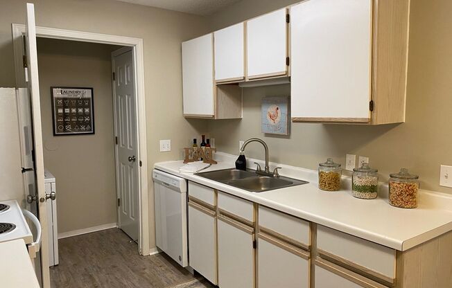 2 beds, 2 baths, 1,035 sqft, $1,165, Unit 2215