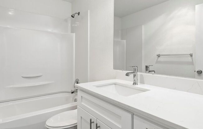 Kamden Court: Leasing Specials! Great location in Kennewick!