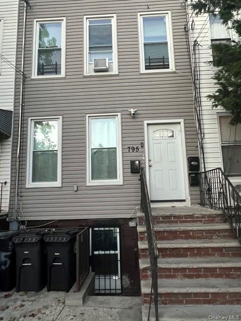 795 LOGAN ST