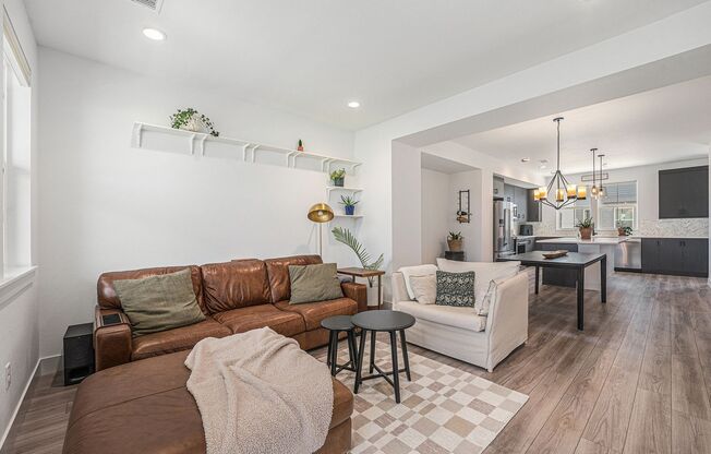 Stylish Town Home In Desirable Thornton Neighborhood