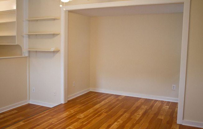 Adorable studio apartment, walk to UNC and downtown! Utilities included!