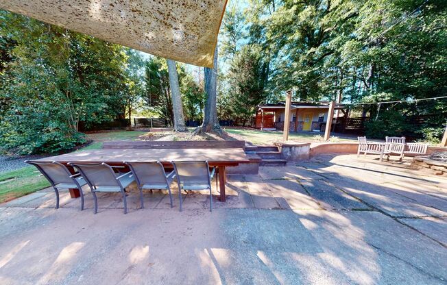 Super Cute One Level Home 1 mile from Toomers Corner