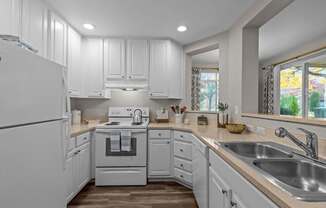 Keeler's Corner Apartments in Lynnwood, Washington Model Kitchen