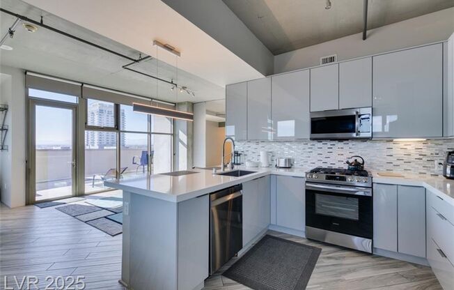 1 bed, 2 baths, $2,977, Unit Juhl Highrise