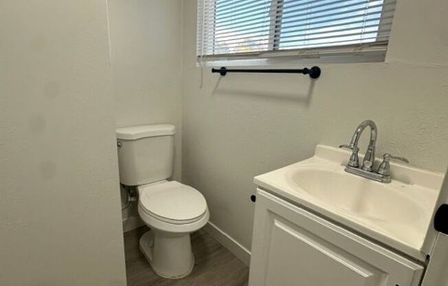 1 bed, 1 bath, $950, Unit 2E