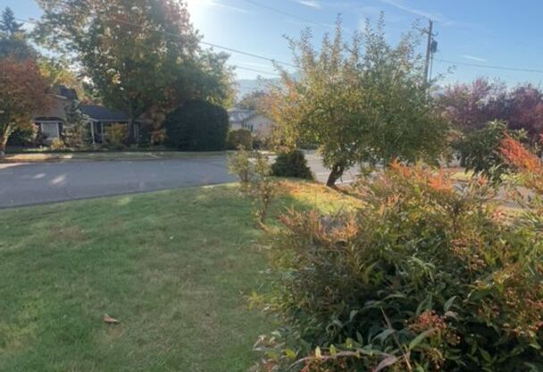 4BED2BATH - GARAGE, HEAT PUMP AC, BACK YARD, Spacious living in GP!