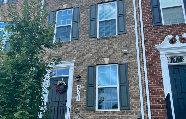 Beautiful 3 BR / 3.5 BA Townhome in Avondale Ridge!