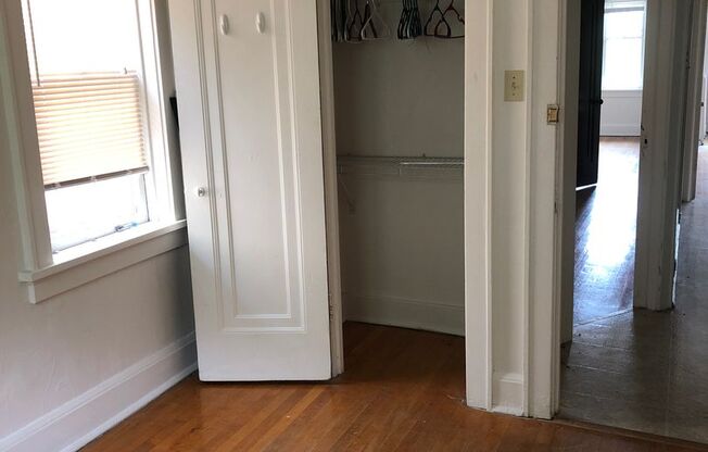 2 beds, 1 bath, 1,100 sqft, $1,225, Unit 11